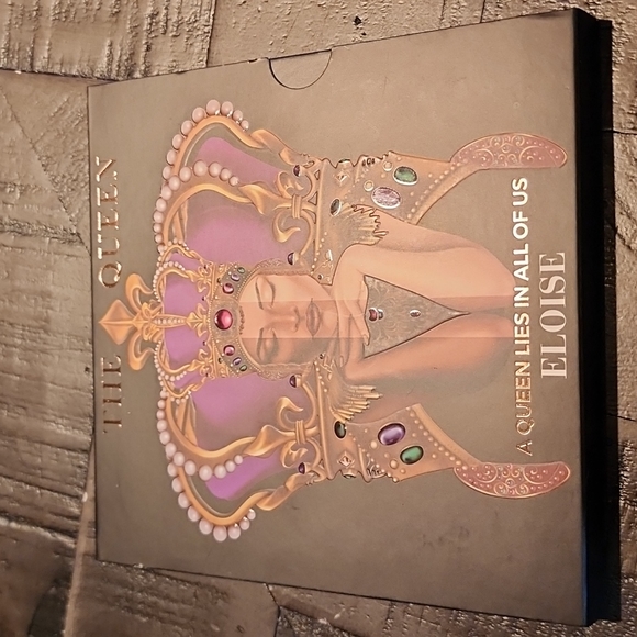 Eloise The Queen Eyeshadow Palette - Picture 5 of 6